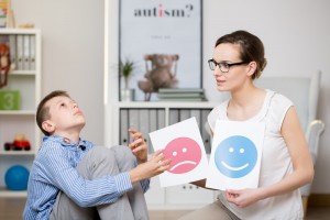 Особенности логопедической работы с детьми с расстройствами аутистического спектра Особенности логопедической работы с детьми с расстройствами аутистического спектра
